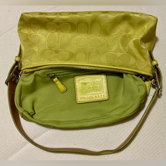 💛COACH🤍6371 Signature Vintage East West Hampton Demi Bag
Baguette Shoulder Bag - Picture 10 of 11